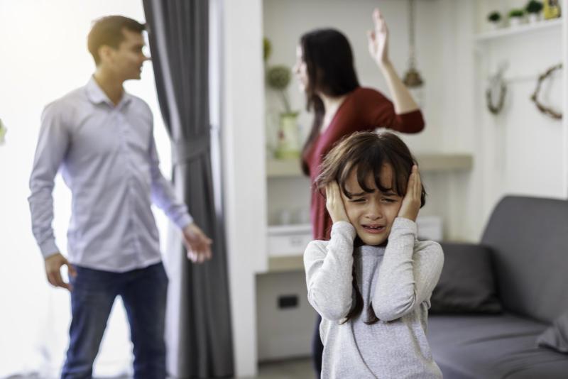 Родительские ошибки сказываются прежде всего на детях — их поведении, мироощущении, эмоциональном состоянии